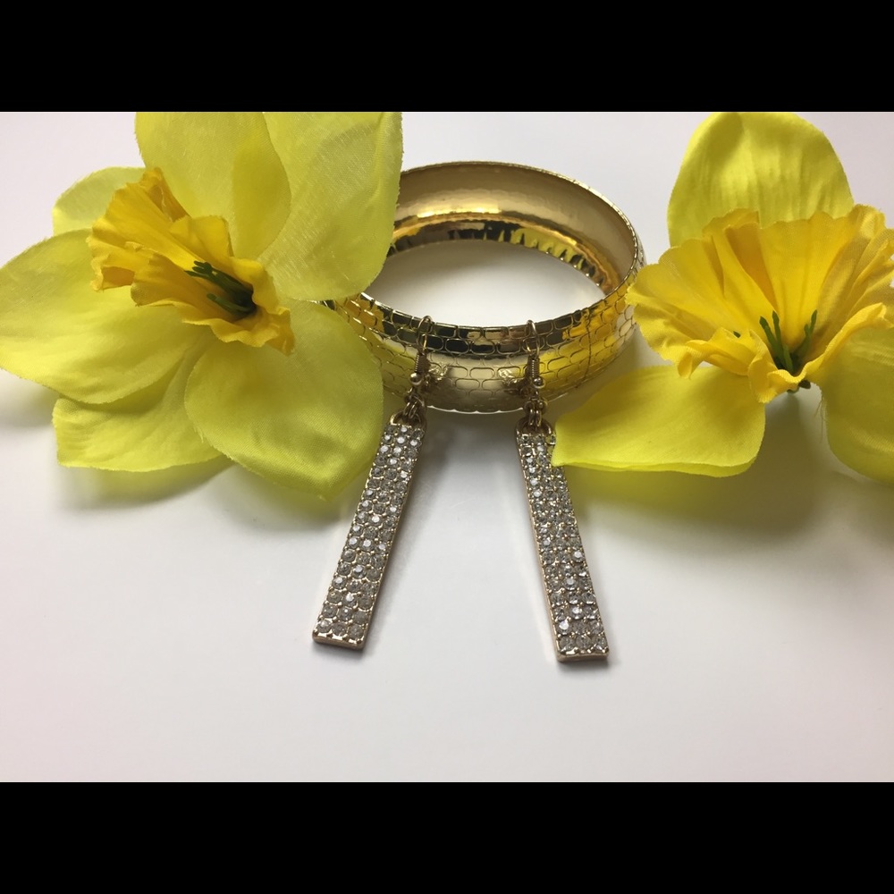 Gold earrings with diamonds !